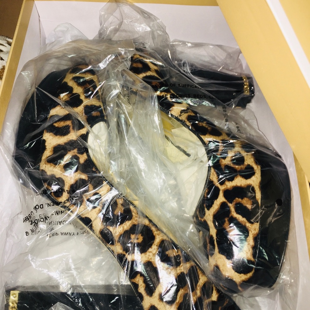 Michael Kors heels! NWOT! Comes w/box - Picture 5 of 5